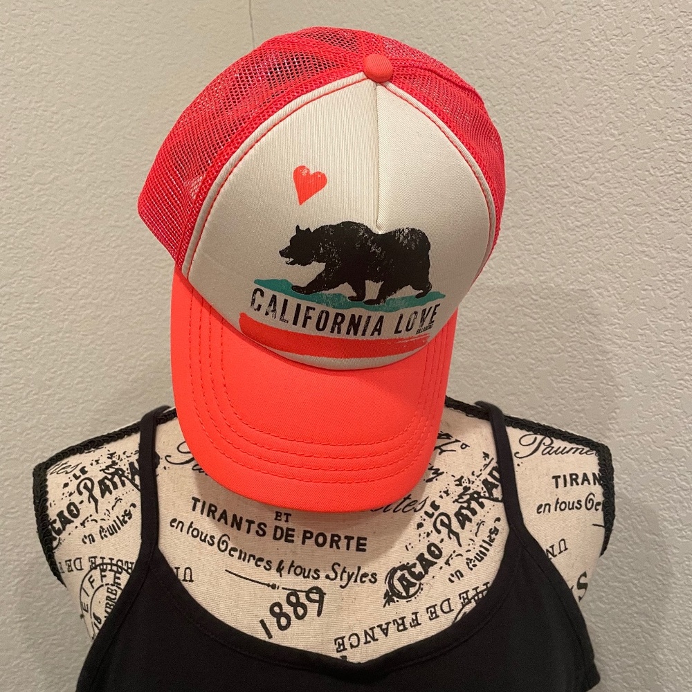 Billabong Hat in bright coral